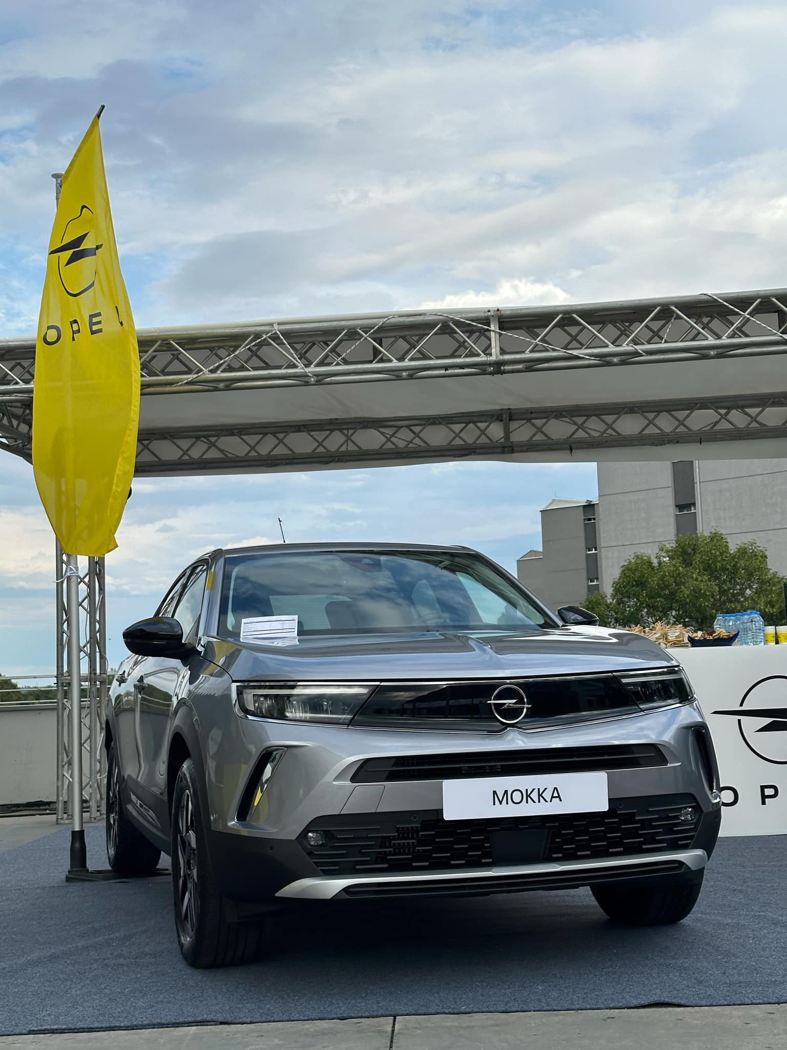 „Денот започнува со кафе мока, а продолжува со Opel Mokka!“